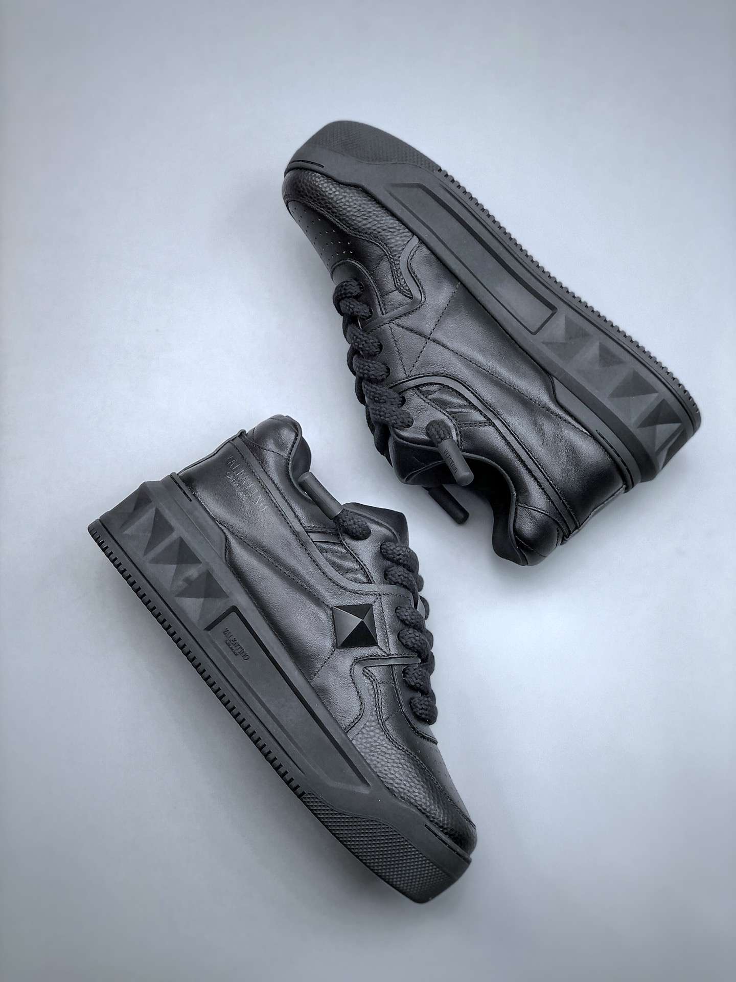 KICKWHO VALENTINO GARAVANI Blsck One Stud Sneakers - Image 9