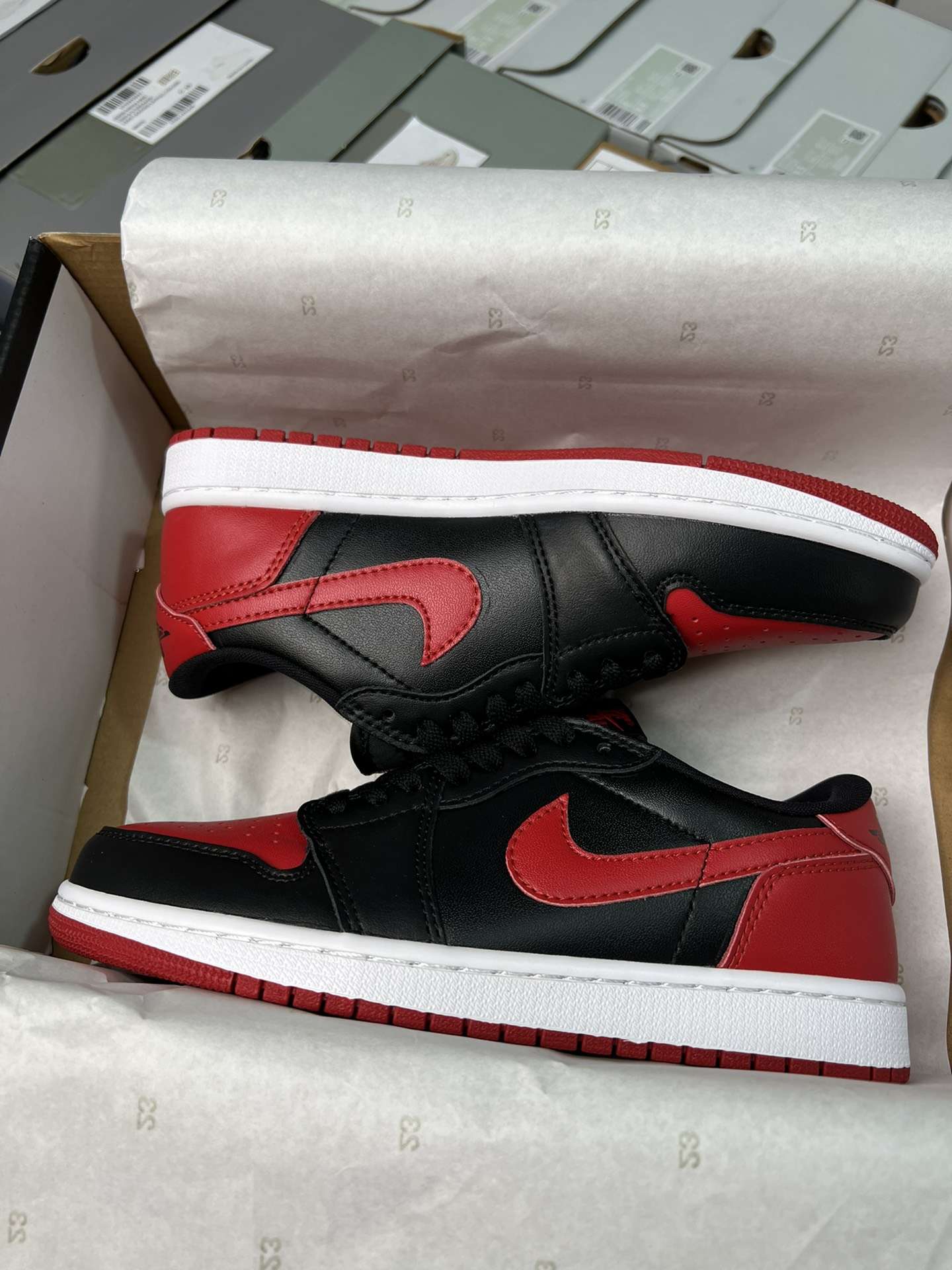 Kickswho Jordan 1 Retro Low Bred (2015) 705329-001 - Image 9