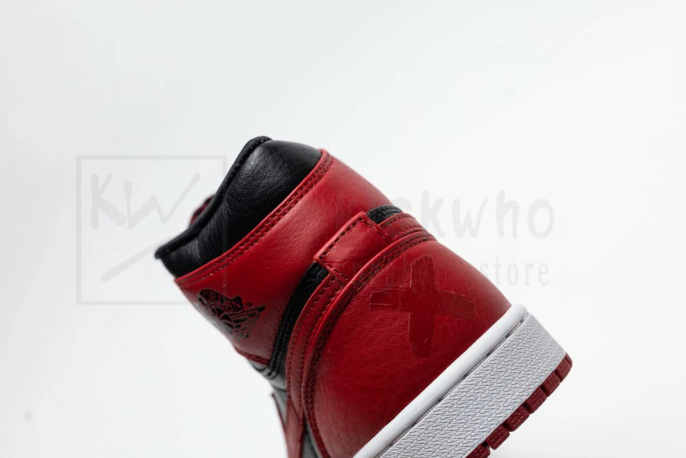 Air Jordan 1 Retro High 'Banned' 2011 - Image 9