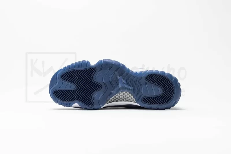 Wmns Air Jordan 11 Retro 'Navy Velvet' - Image 3