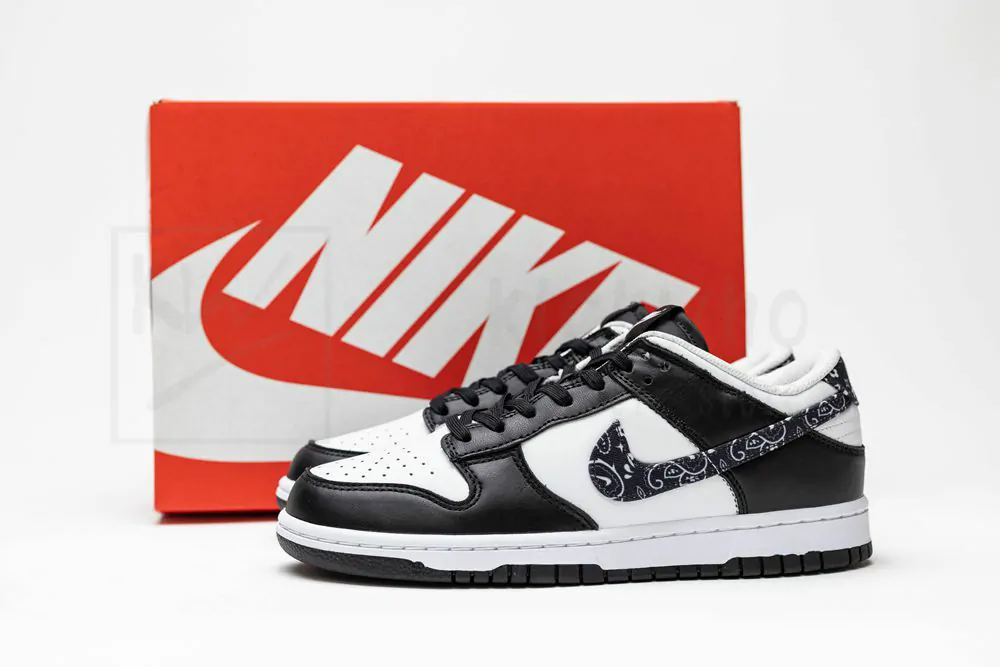 Wmns Dunk Low 'Black Paisley' - Image 4