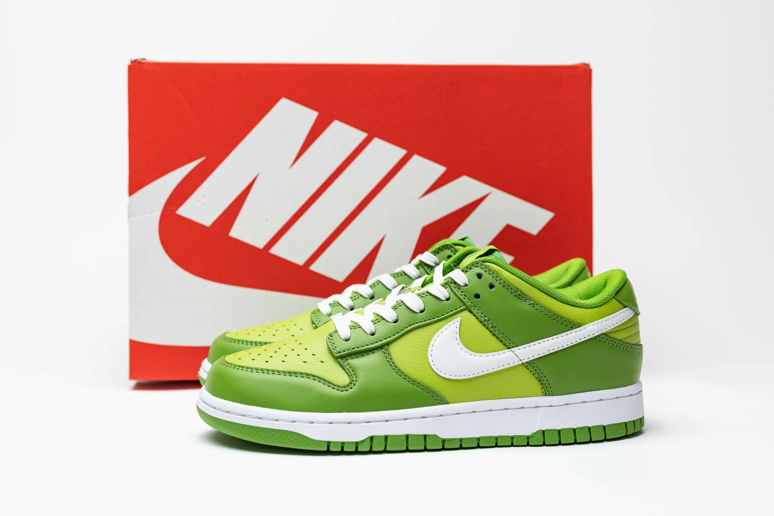 Dunk Low Chlorophyll - Image 4