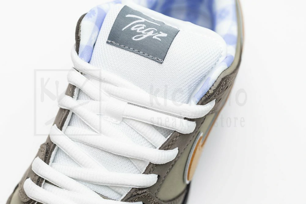 Dunk Low Premium SB Grey Lobster - Image 9