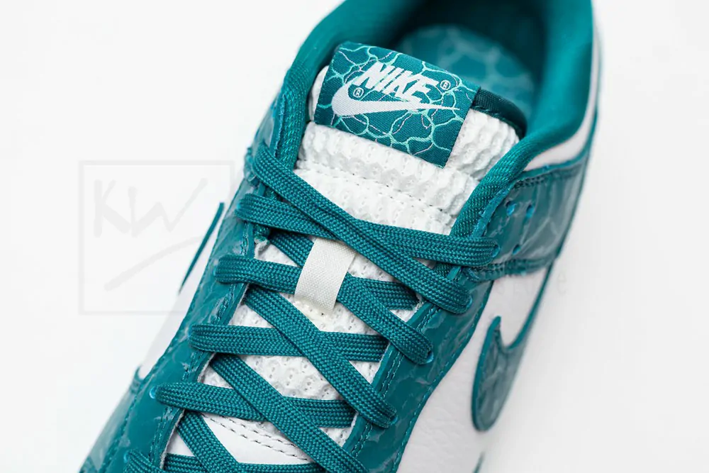 Wmns Dunk Low 'Ocean' - Image 9