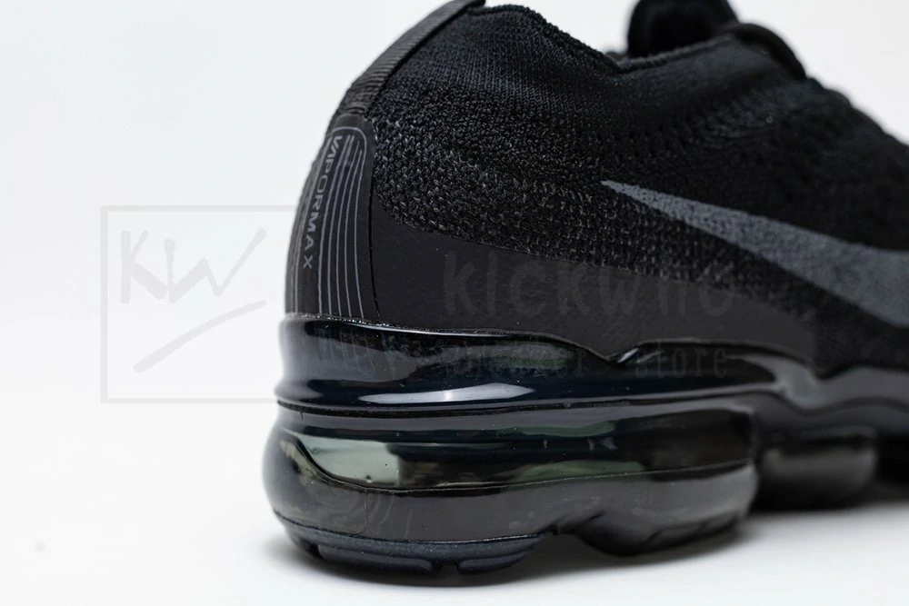 Air VaporMax 2023 Flyknit Black - Image 8