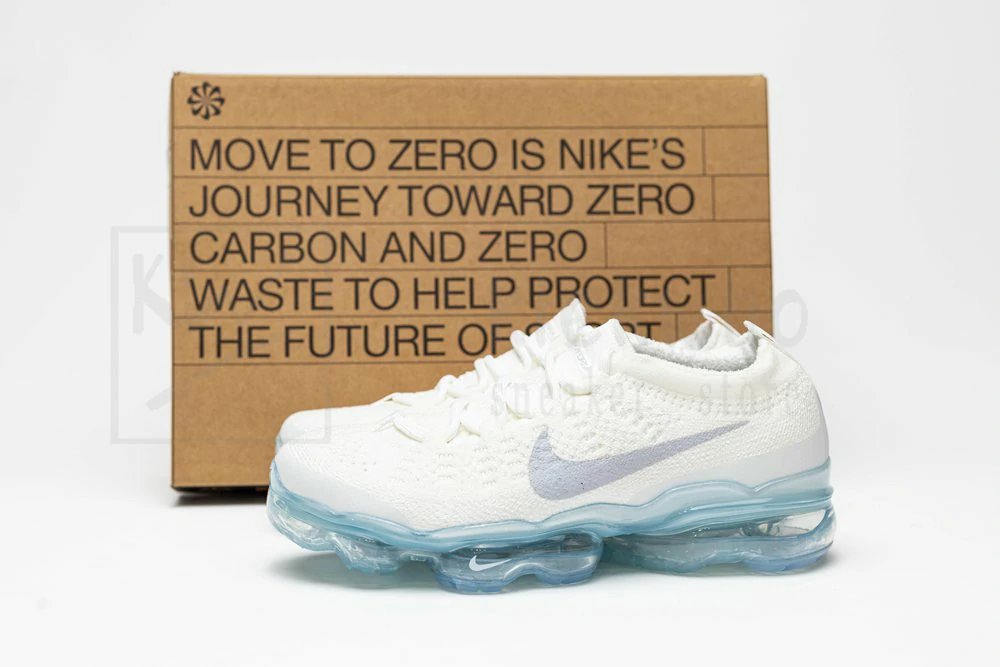 Wmns Air VaporMax 2023 Flyknit Pure Platinum - Image 4