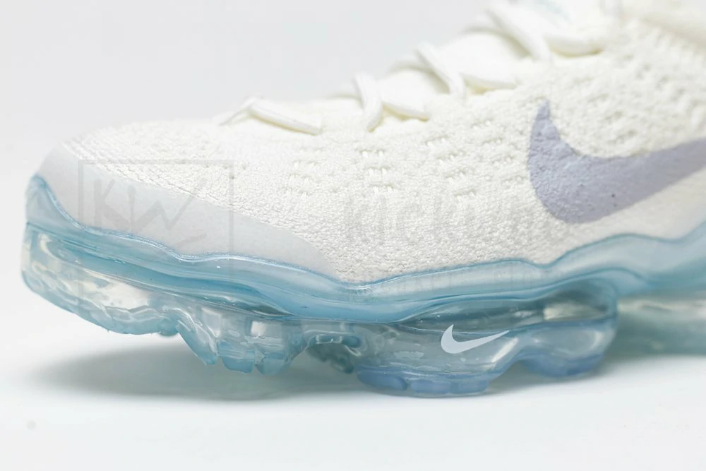 Wmns Air VaporMax 2023 Flyknit Pure Platinum - Image 7