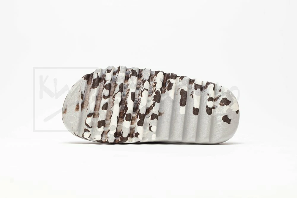 Yeezy Flaming Slides White Brown - Image 2