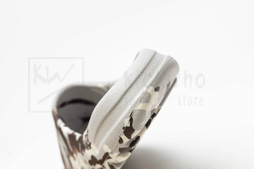 Yeezy Flaming Slides White Brown - Image 10