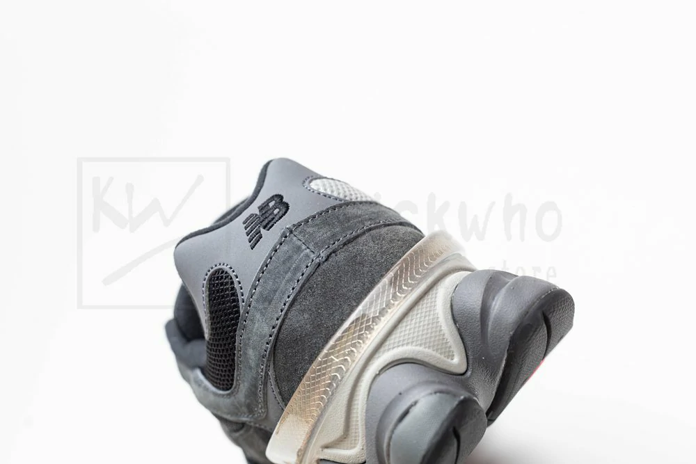 9060 Black Castlerock - Image 11