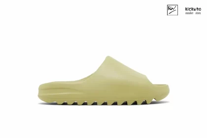 Yeezy Slides 'Resin' 2022 (runs small, order one sizes up)