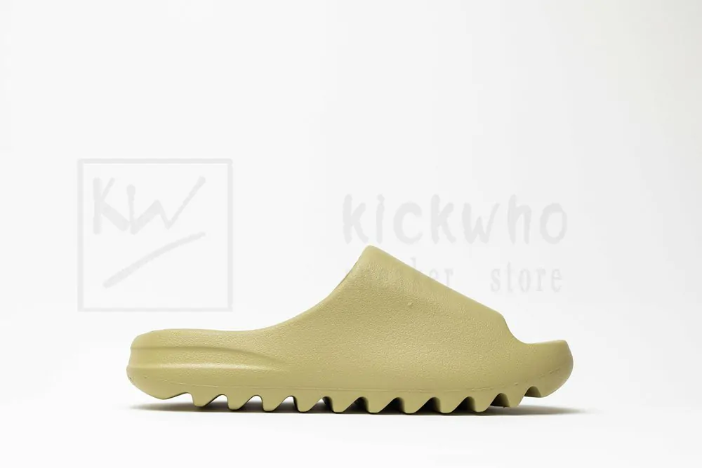 Yeezy Slides 'Resin' 2022 (runs small, order one sizes up) - Image 2
