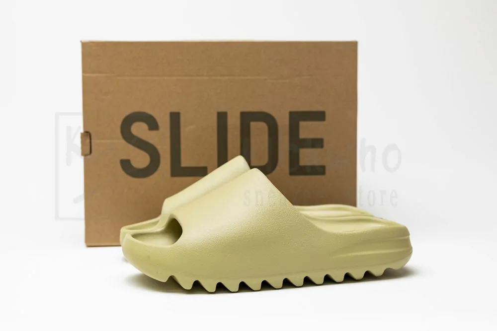 Yeezy Slides 'Resin' 2022 (runs small, order one sizes up) - Image 4