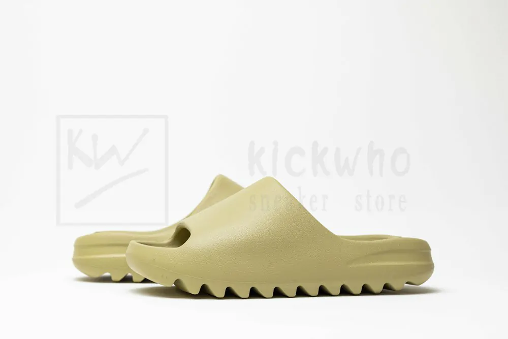 Yeezy Slides 'Resin' 2022 (runs small, order one sizes up) - Image 5
