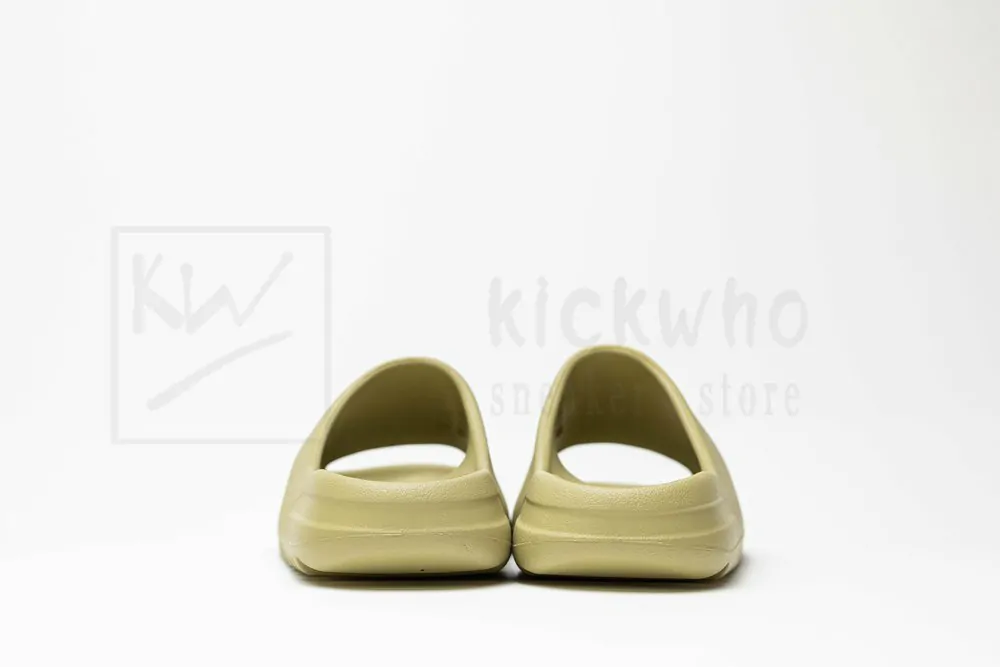 Yeezy Slides 'Resin' 2022 (runs small, order one sizes up) - Image 6