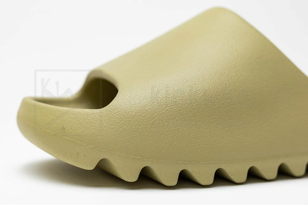 Yeezy Slides 'Resin' 2022 (runs small, order one sizes up) - Image 7