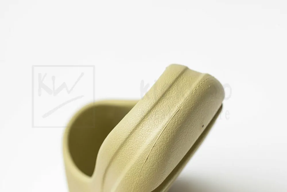 Yeezy Slides 'Resin' 2022 (runs small, order one sizes up) - Image 10