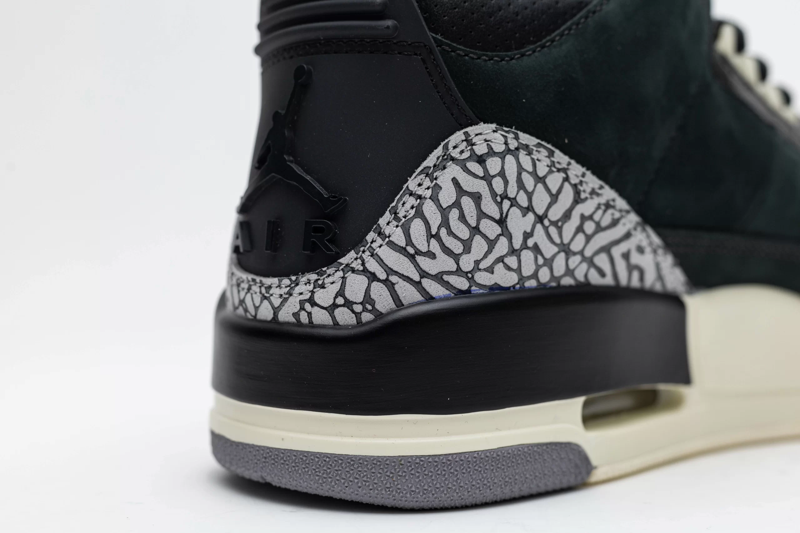 Wmns Air Jordan 3 Retro Off Noir - Image 8