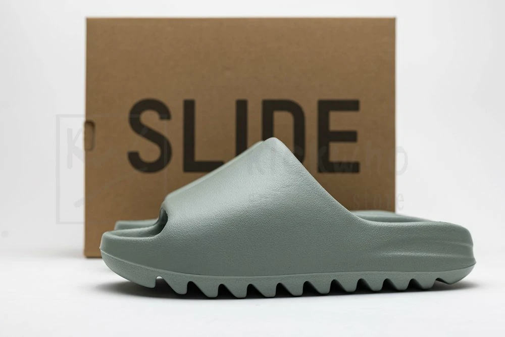Yeezy Slides 'Salt' - Image 4