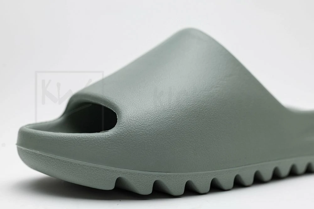 Yeezy Slides 'Salt' - Image 7