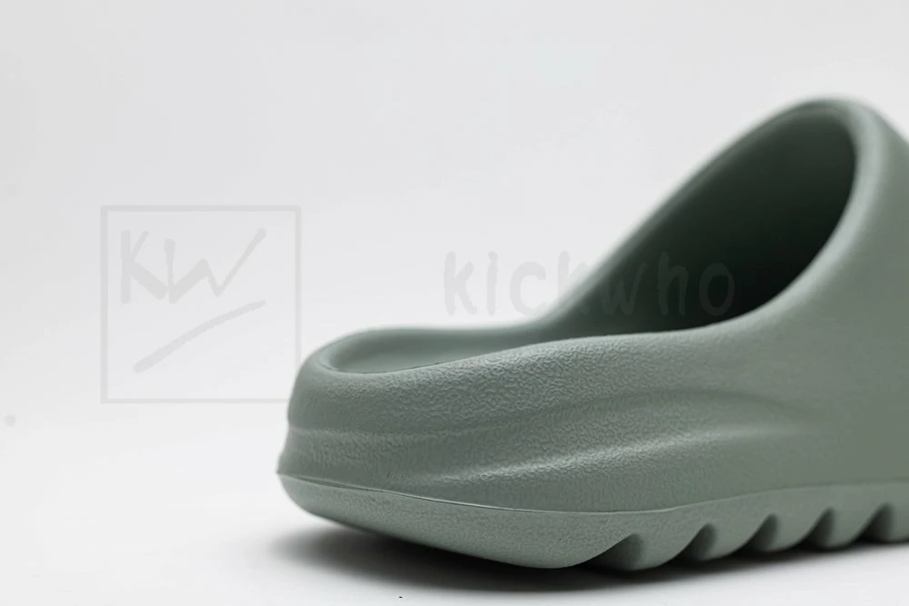Yeezy Slides 'Salt' - Image 8
