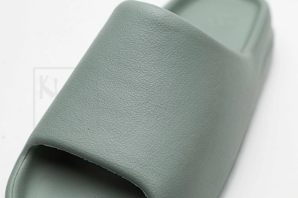 Yeezy Slides 'Salt' - Image 9