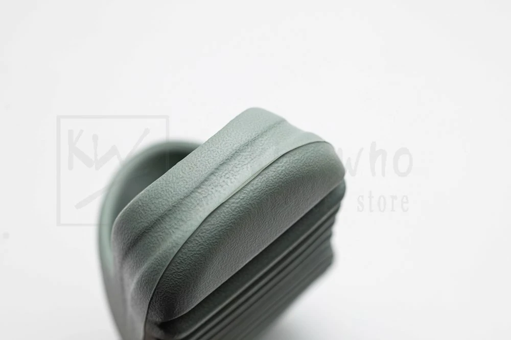 Yeezy Slides 'Salt' - Image 10