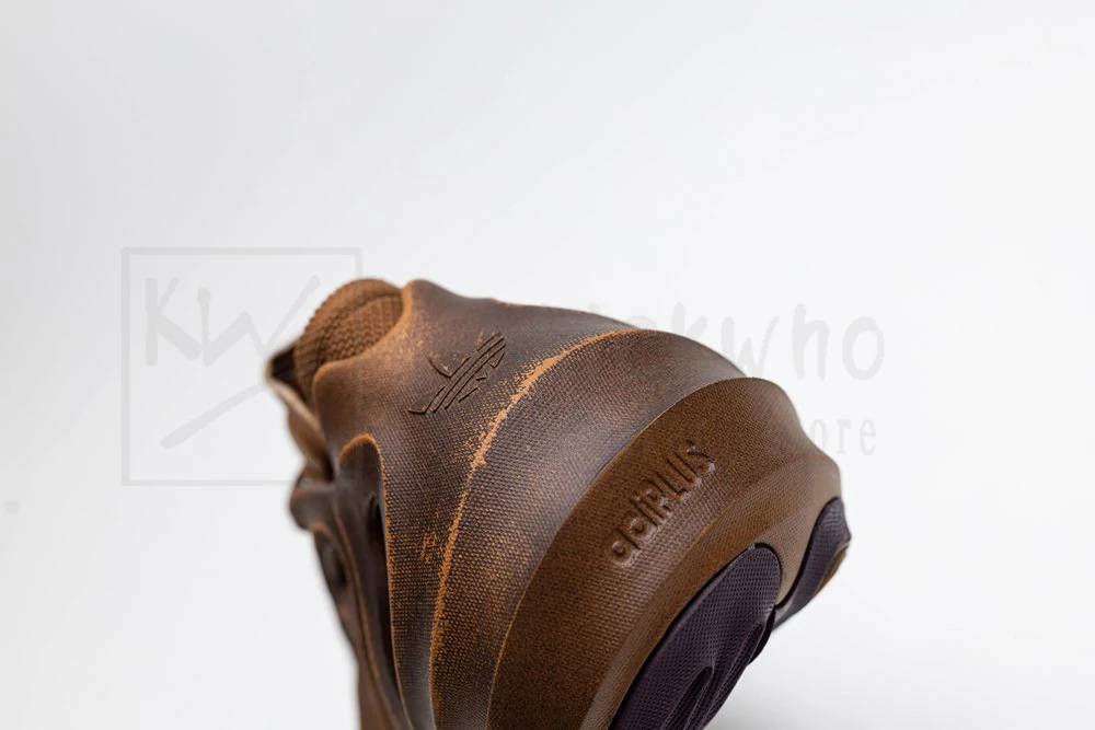 adiFOM Q 'Cosmic Way Runners - Mars' - Image 12