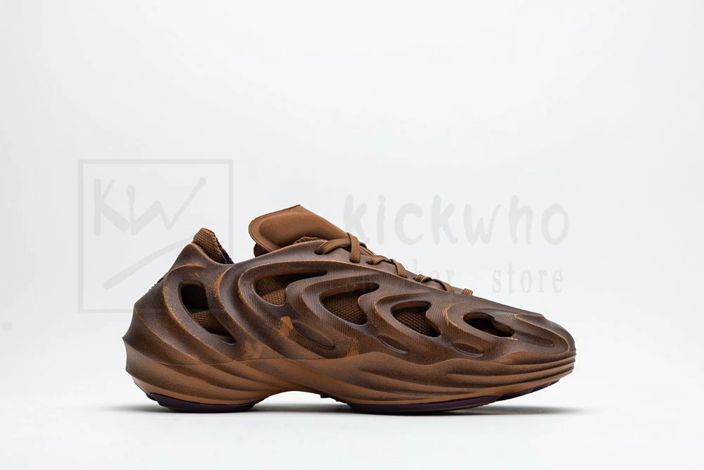 adiFOM Q 'Cosmic Way Runners - Mars' - Image 3