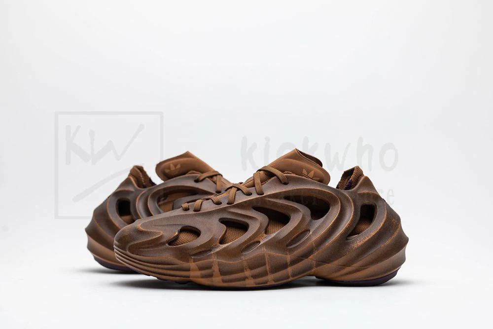 adiFOM Q 'Cosmic Way Runners - Mars' - Image 6