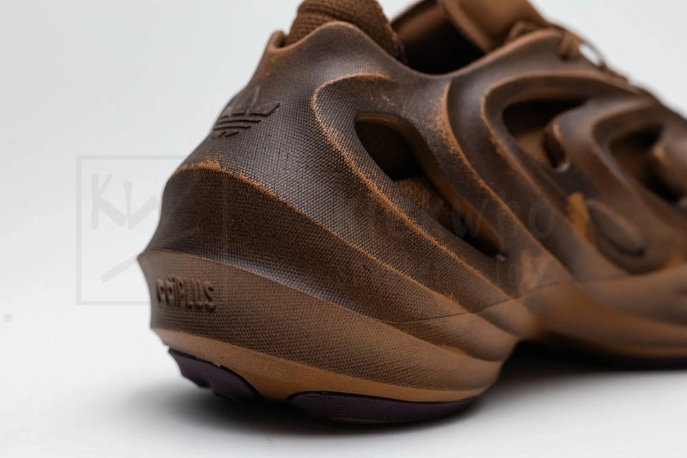 adiFOM Q 'Cosmic Way Runners - Mars' - Image 9