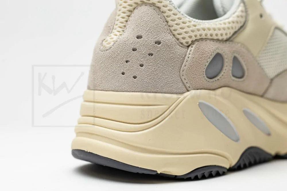 Yeezy Boost 700 'Analog' Sale Version - Image 10