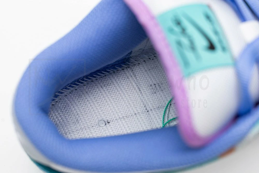 Futura Laboratories x Dunk Low SB 'Bleached Aqua' - Image 17