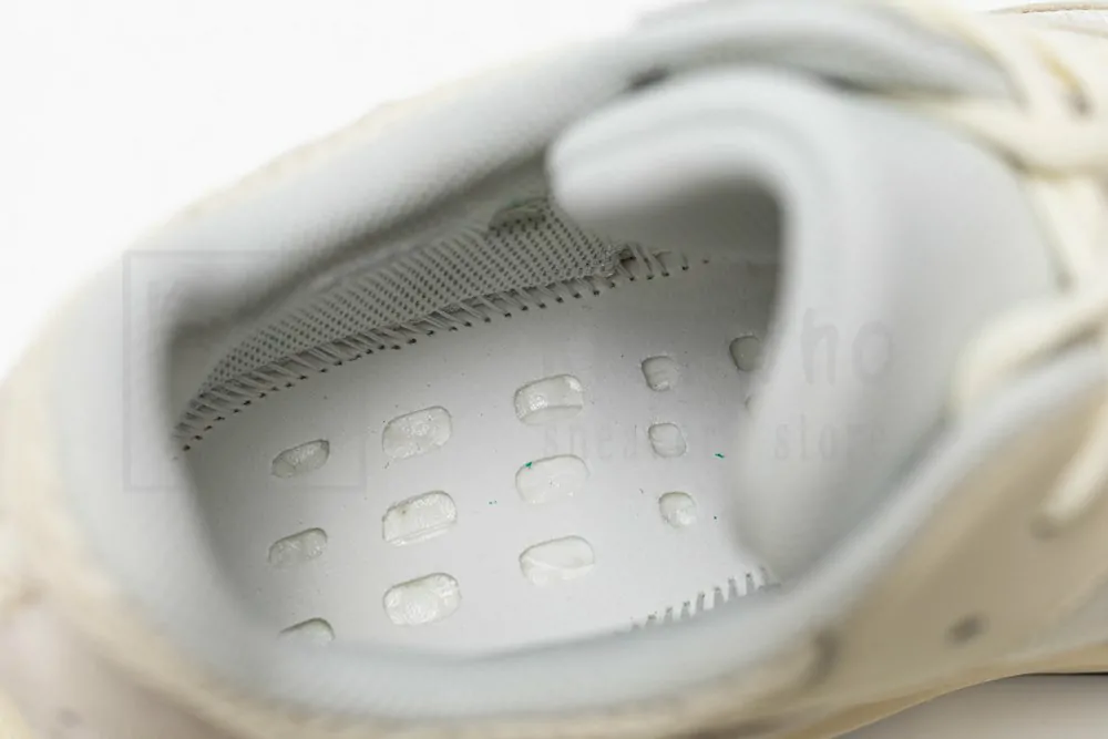 Yeezy Boost 700 'Analog' Sale Version - Image 18